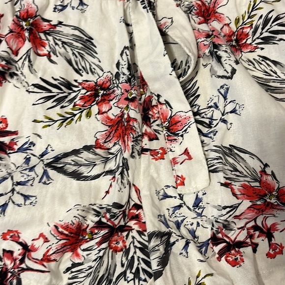 Cali 1850 Los Angeles Linen Shorts with Matching Belt/ Elastic Waist & Pockets - Picture 3 of 7